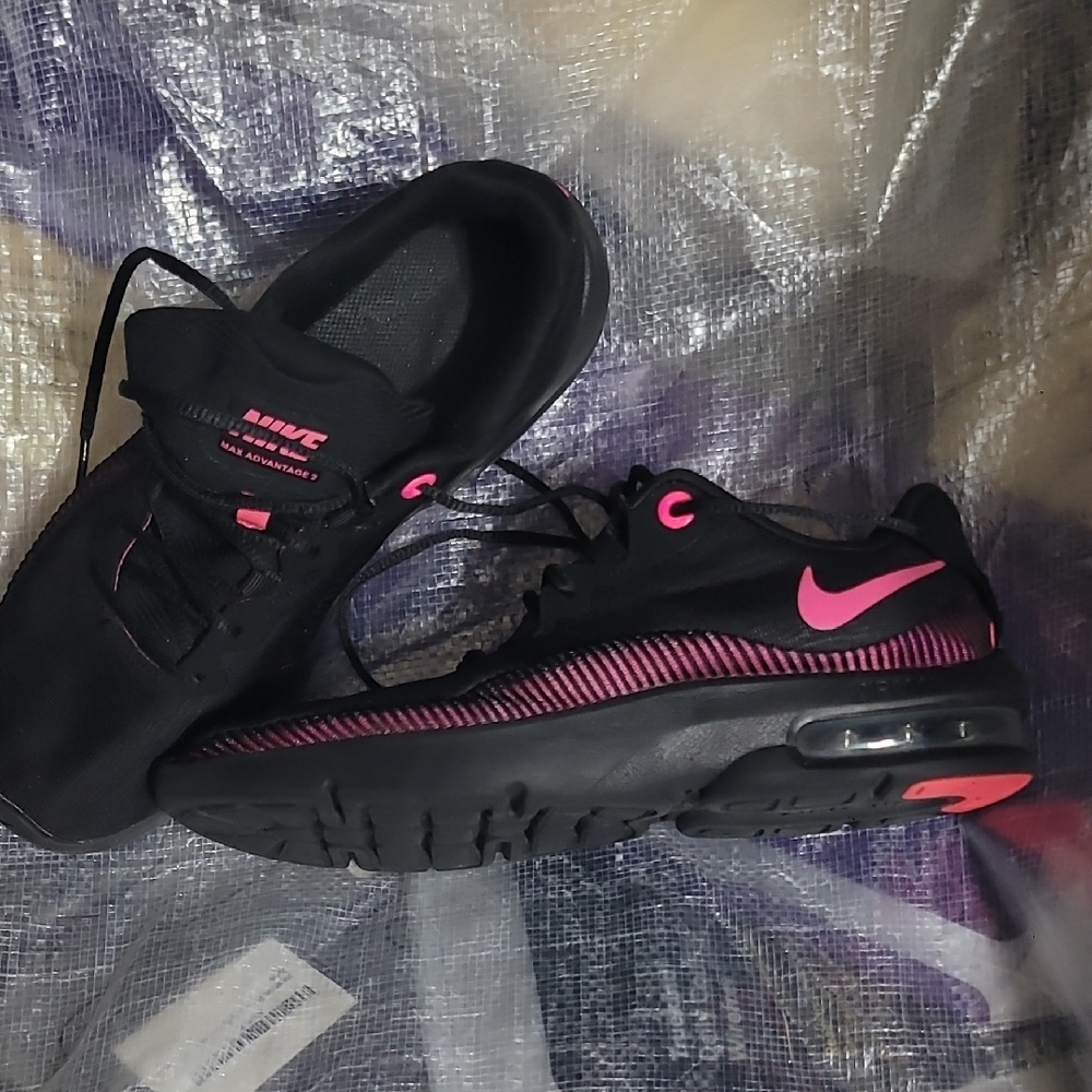 Nike Air Max Advantage 2 Size 6.5 Pink & Black Women's